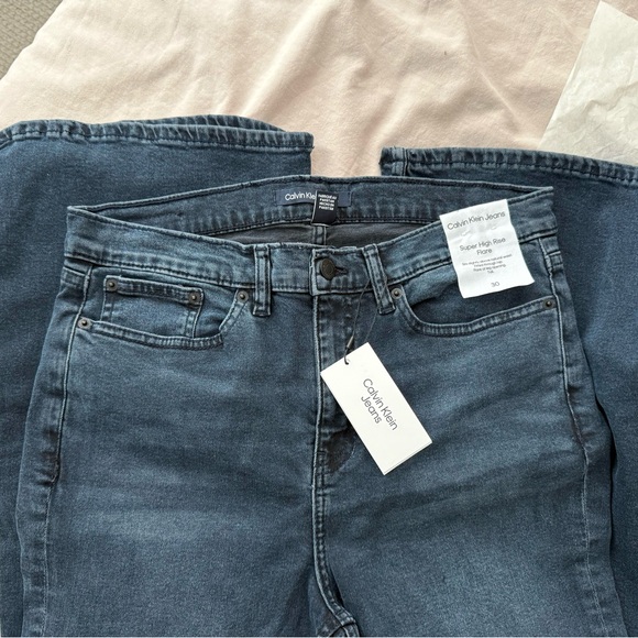 Calvin Klein high rise jeans with wide leg. - Picture 3 of 7